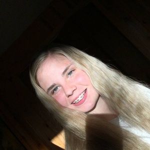 Meet your Posher, Selena